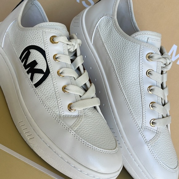 MICHAEL KORS SHEA LACE UP
FAUX LEATHER
49R4SHFS1L
Fashion Sneakers - Picture 7 of 16